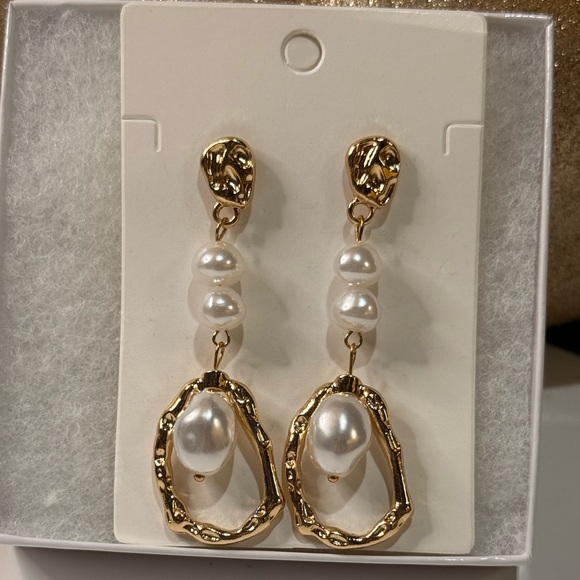 Jewelry - Earrings: Gold and Pearl Drop Earrings